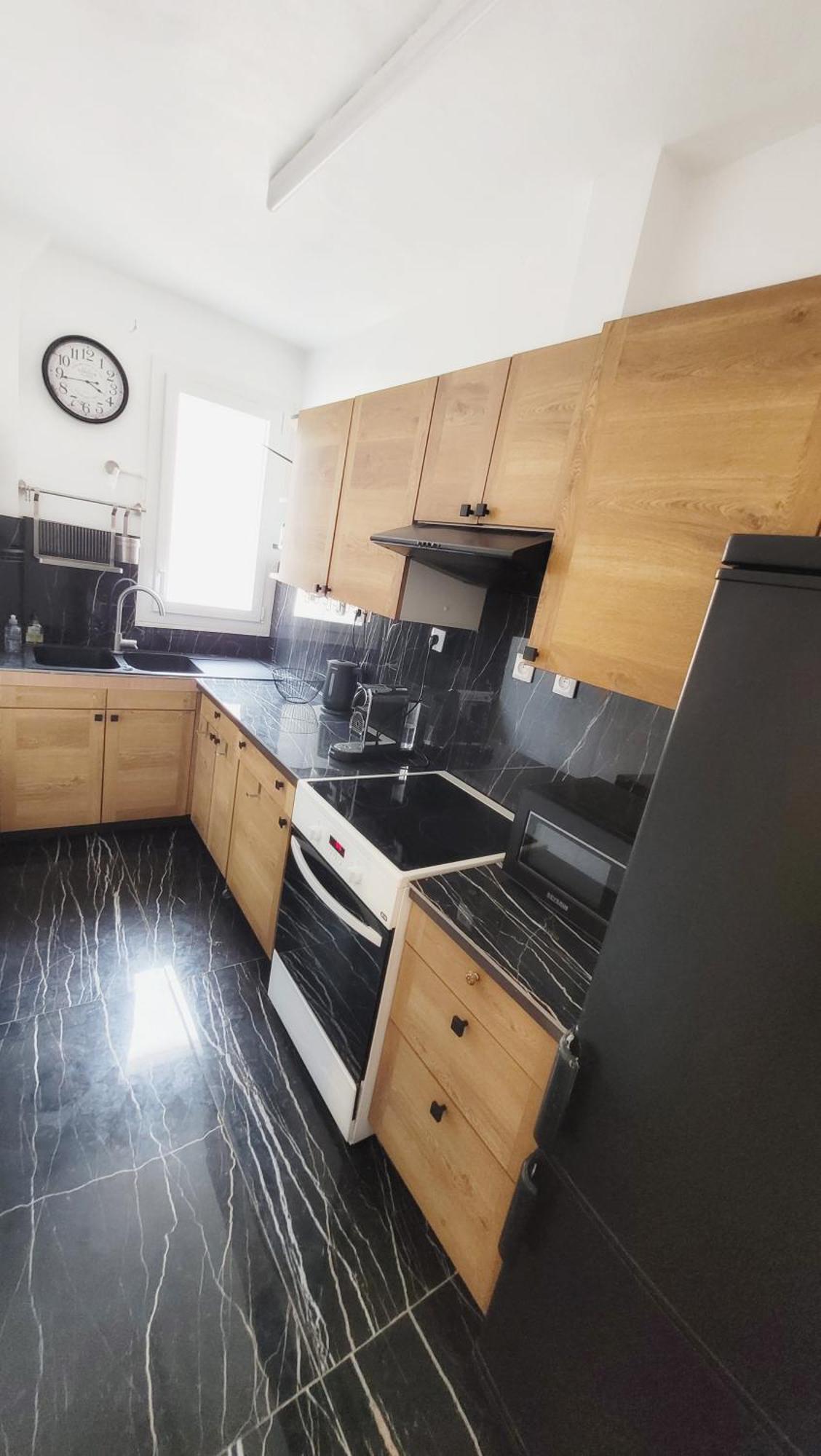 Apartment Familial Refait A Neuf Centre 20eme *